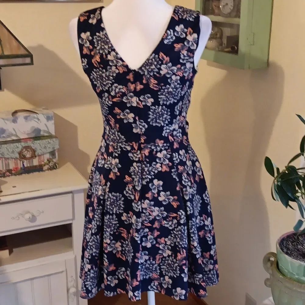 Kut From The Kloth Navy Floral Dress. Cottagecore. Dark Floral - Picture 5 of 7